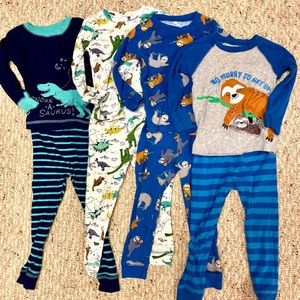 2T carters pajama sets (4)